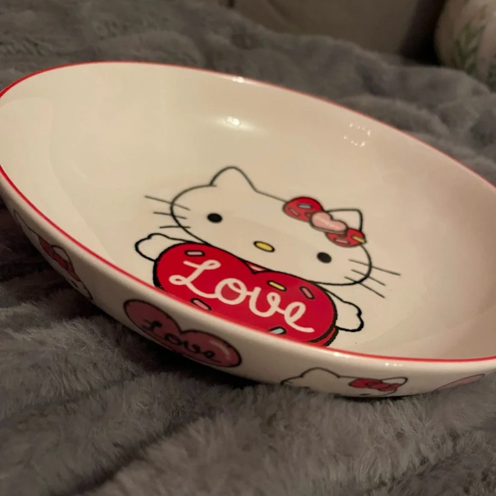 HELLO KITTY Valentine Love Heart Sanrio 🩷❤️ Ceramic Salad Bowl NEW